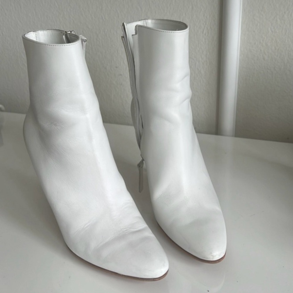 Manolo Blahnik white leather ankle boots 36.5 - Picture 2 of 7